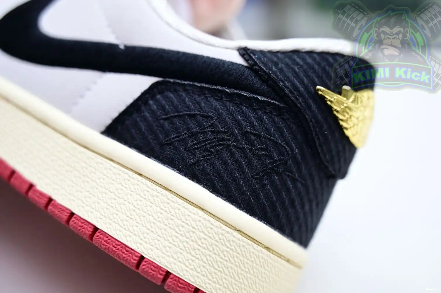 Trophy Kimikick Air “Away” 1 Room x Jordan Jordan Low OG 0506